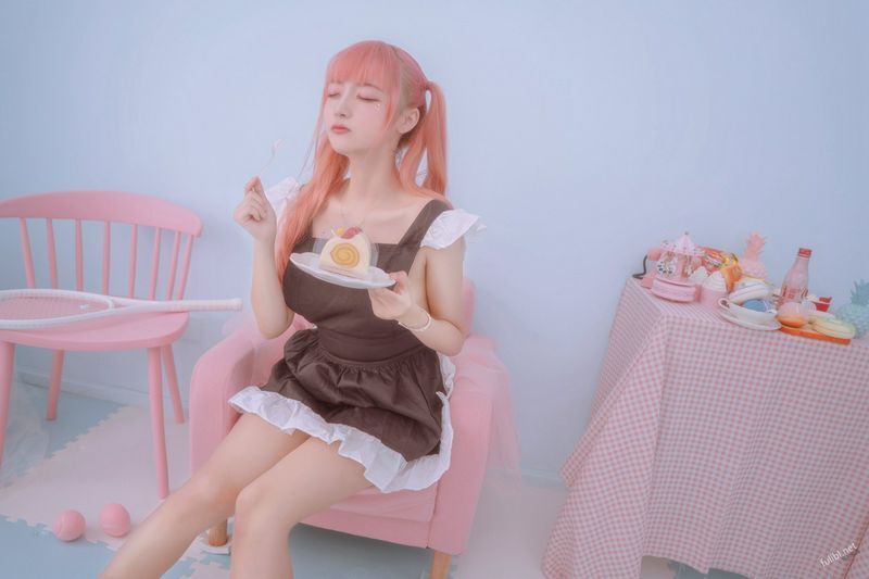 一只云烧绯红女仆