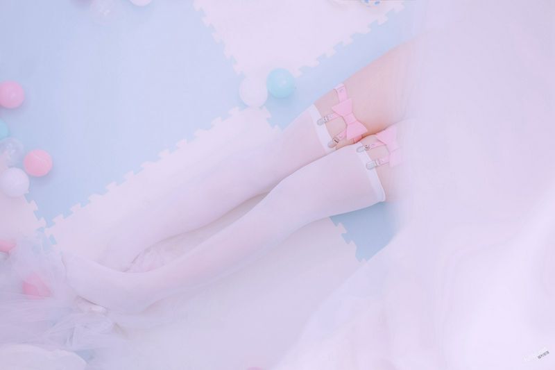 一只云烧绯红女仆