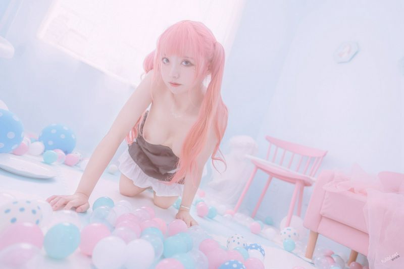 一只云烧绯红女仆