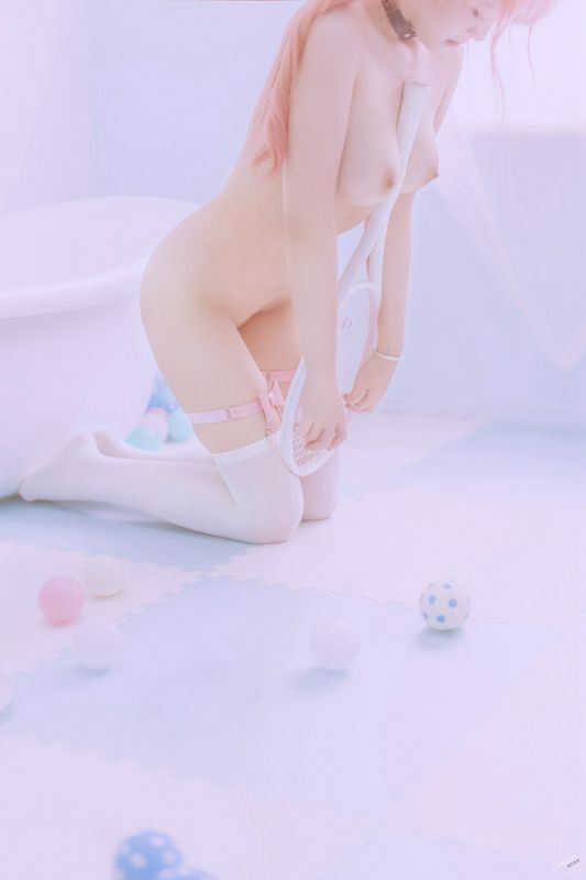 一只云烧绯红女仆