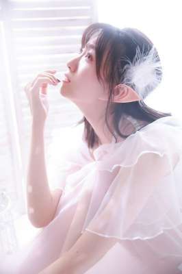 白纱裙美女白嫩性感诱人写真图片