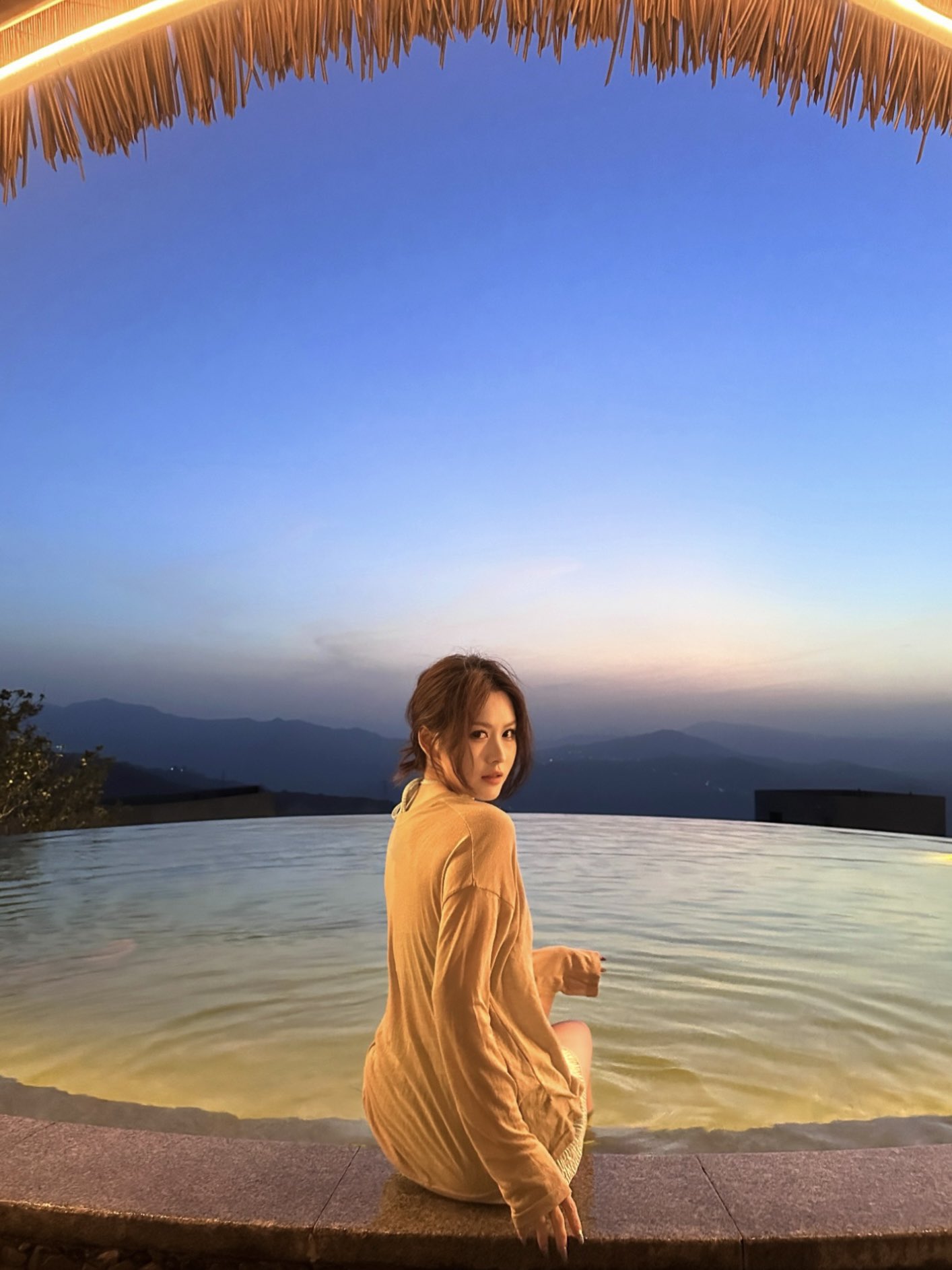 迷人高挑的少妇[28P]