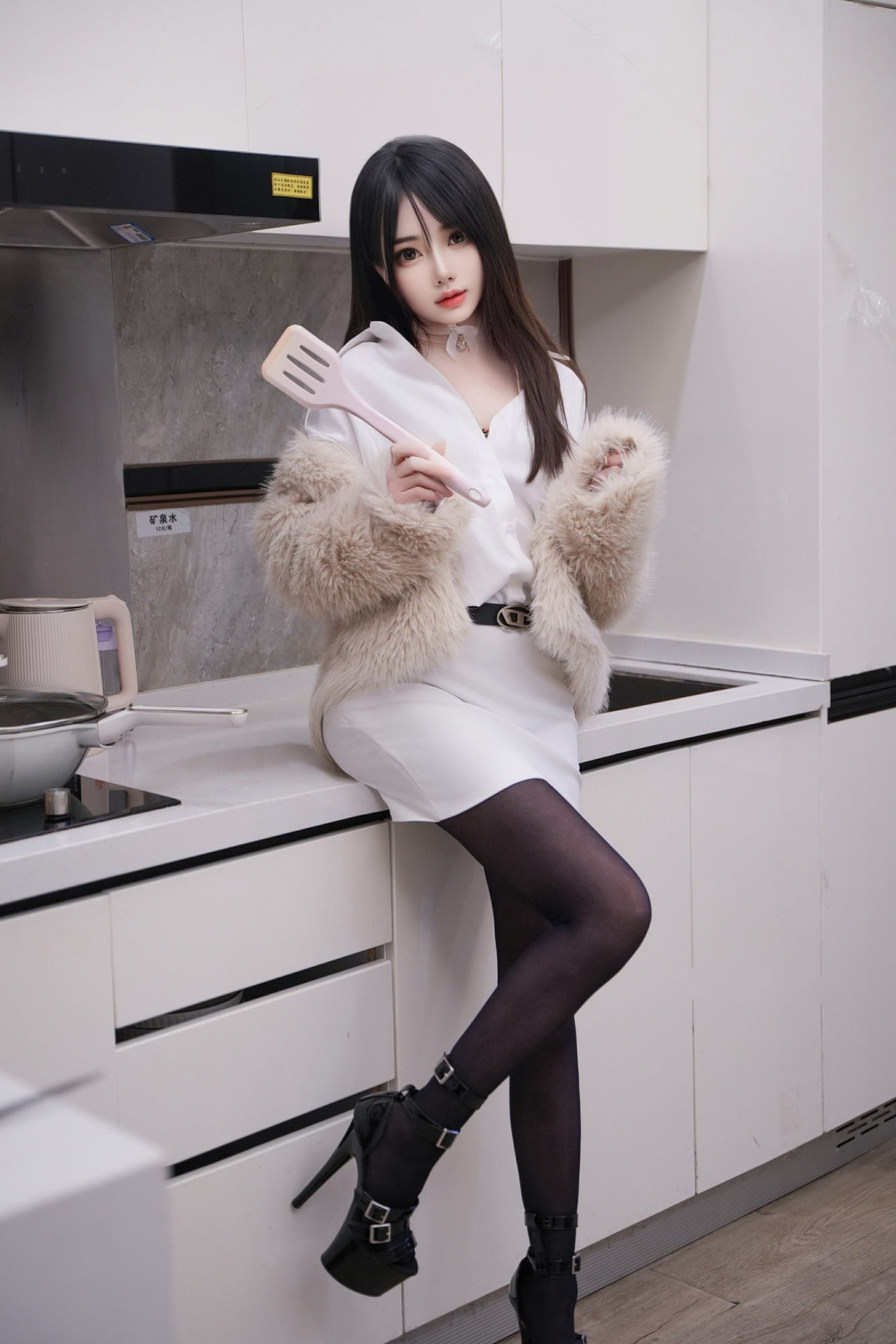 秀人网黑丝美足林月月--性感厨房料理