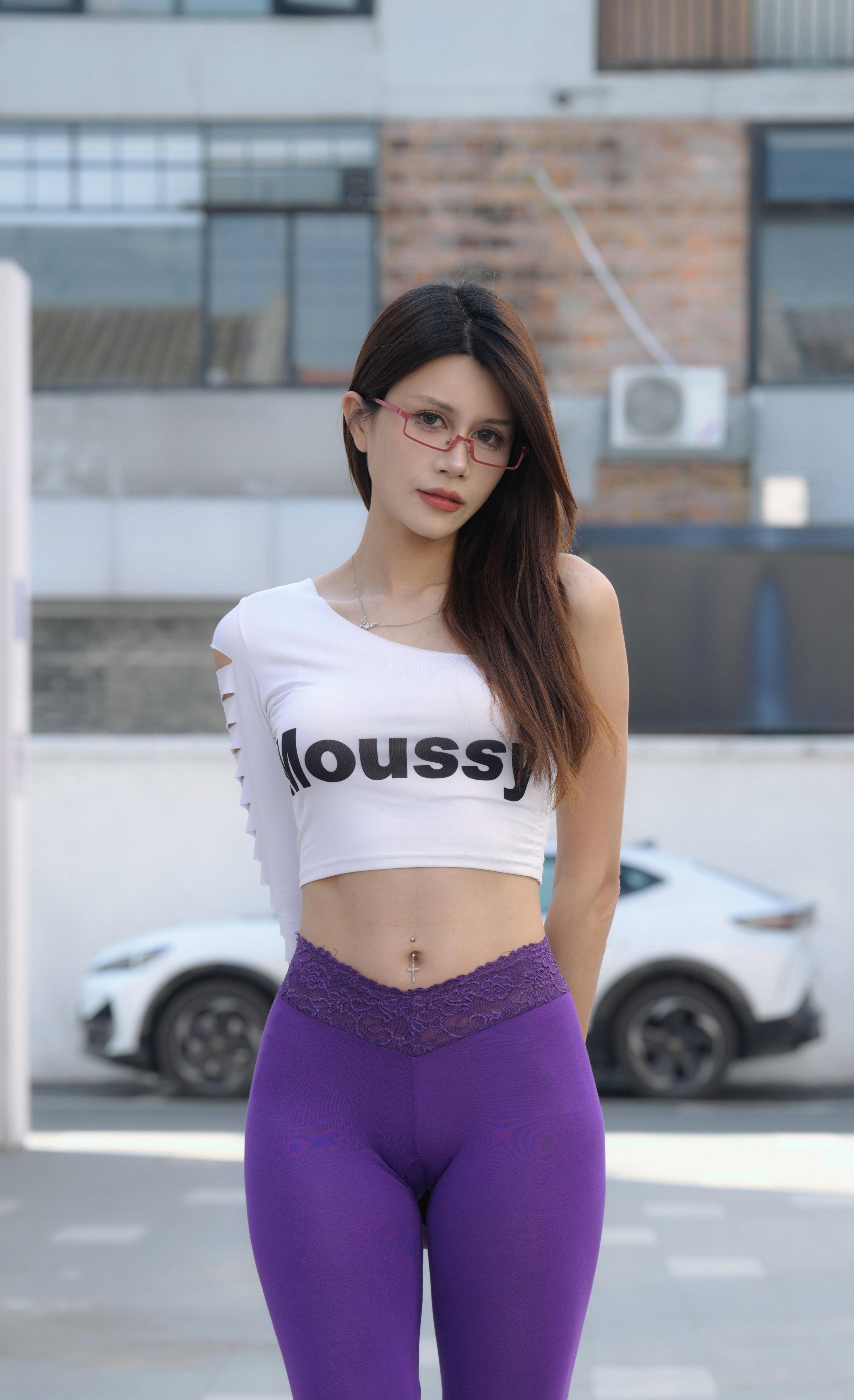这妞一过满大街的人都硬了