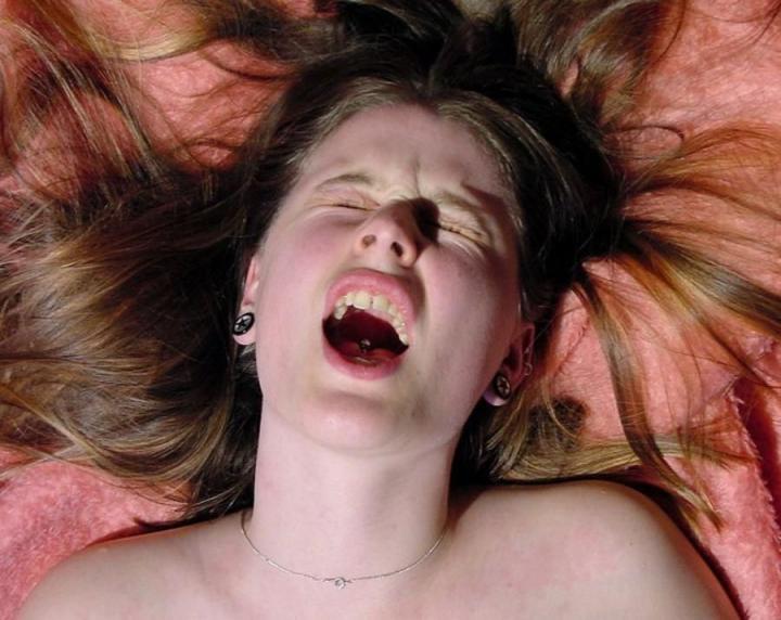 当你的女人露出这个表情，你该如何应对(硬怼)
