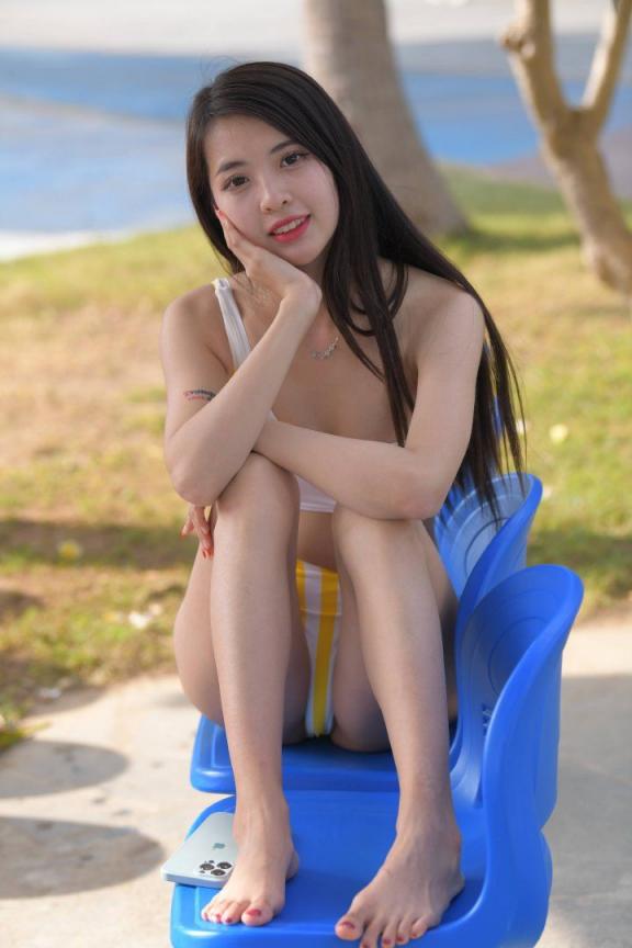 夏天最美的风景当然是比基尼小姐姐啦