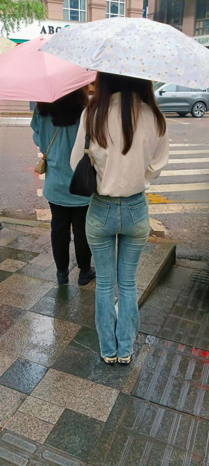 街拍紧身牛仔裤[16P]
