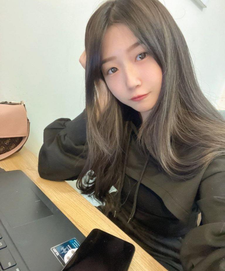 [小母狗] 发骚的小母狗 [100P]