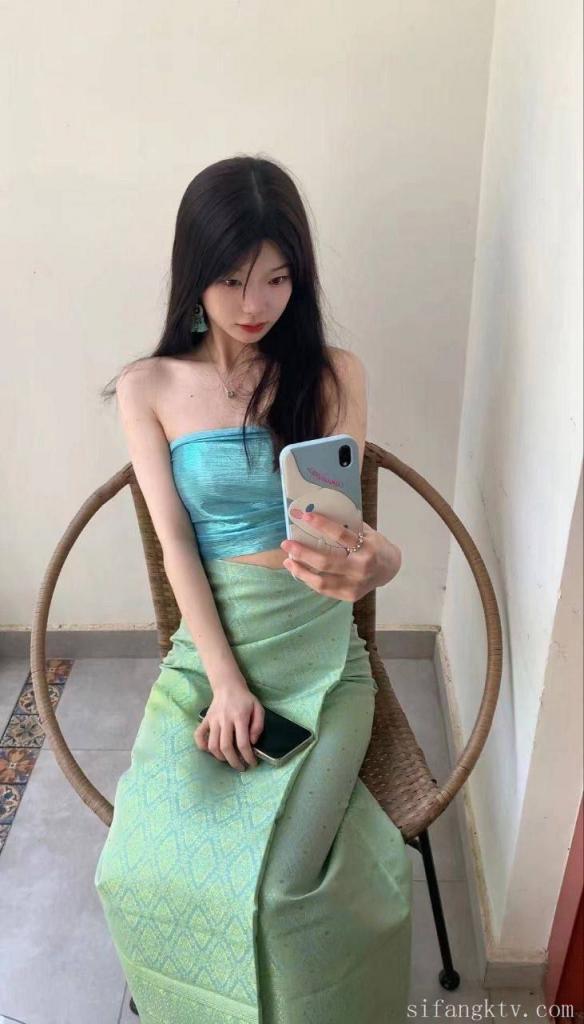 [小母狗] 发骚的小母狗 [100P]