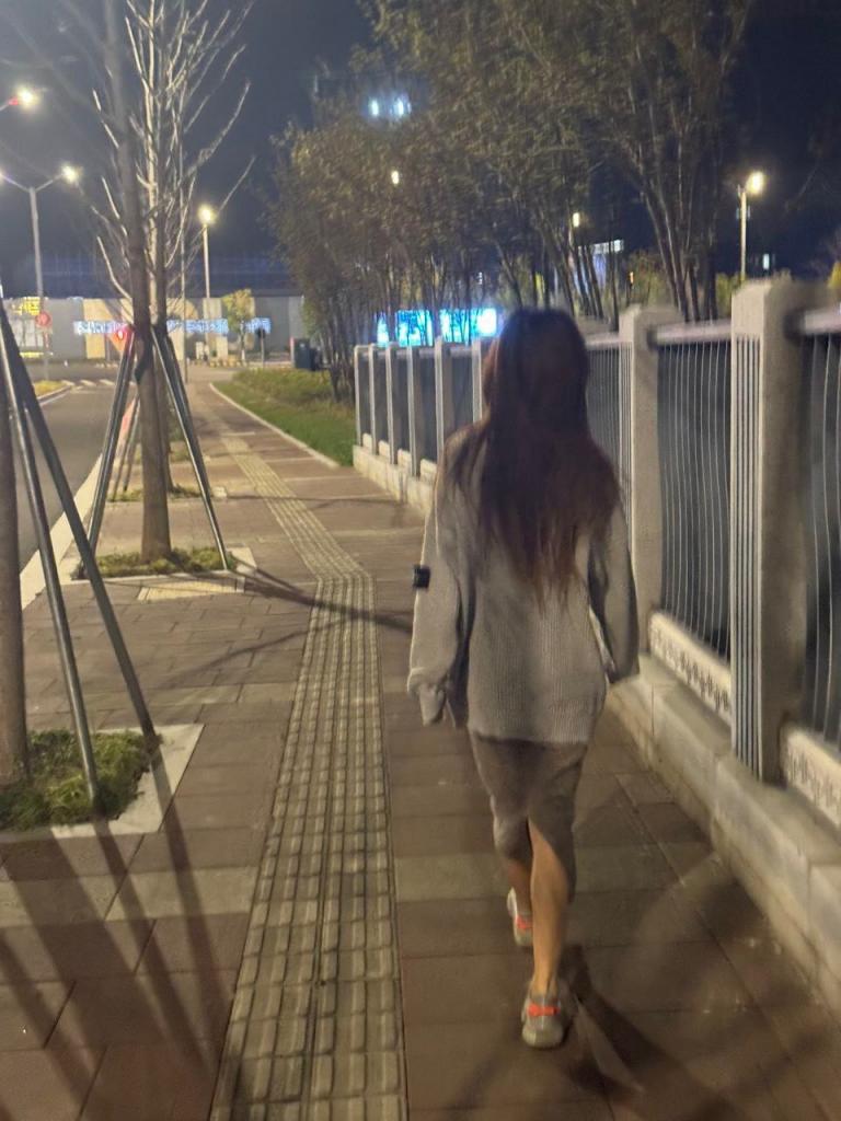 [小母狗] 发骚的小母狗 [100P]