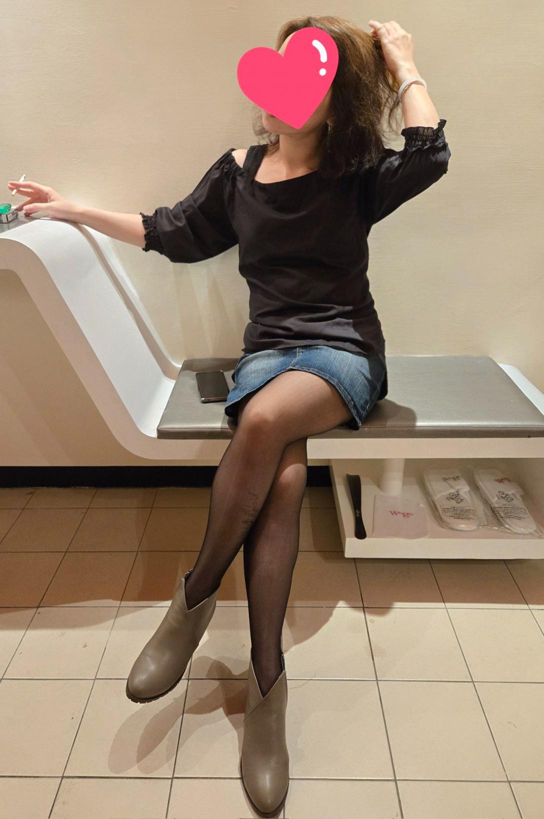 拉开衣服看奶[25P]