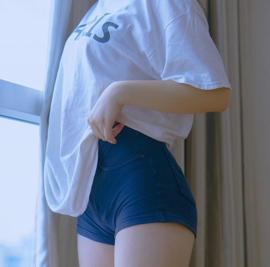 漂亮美丽性感的萝莉小姐姐
