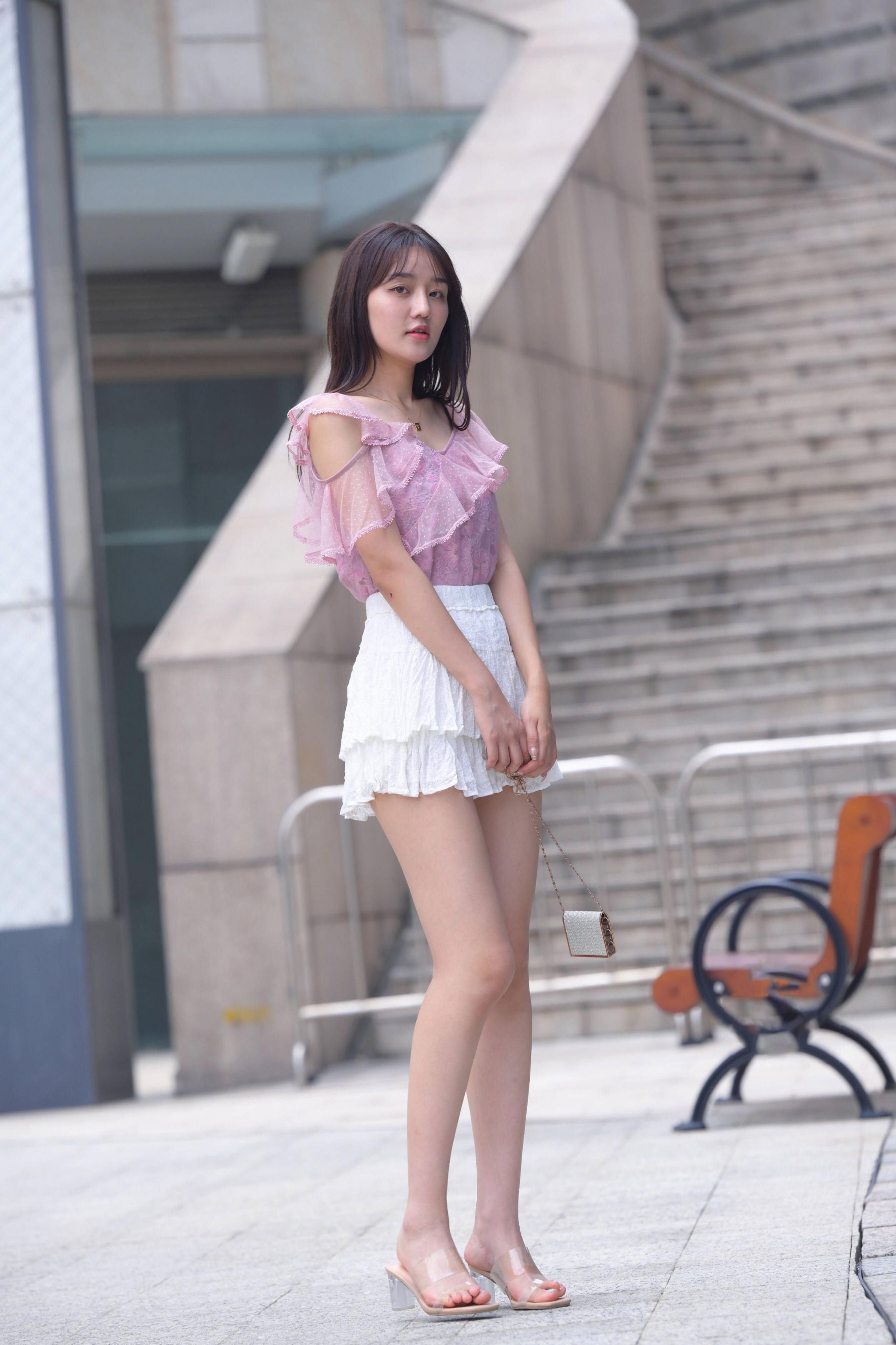 小姐姐快用你的腿夹我