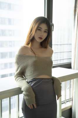漂亮的毛衣姐姐