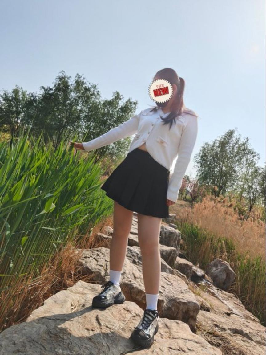 爱穿裙子不爱穿内裤的人妻