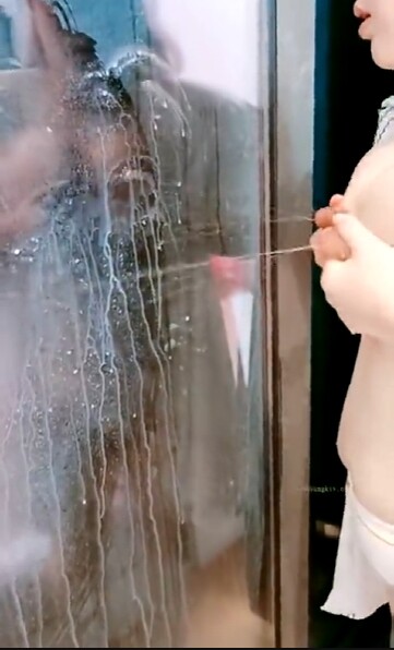 爆乳小姐姐喷奶送福利-勾起你儿时的记忆【68P】
