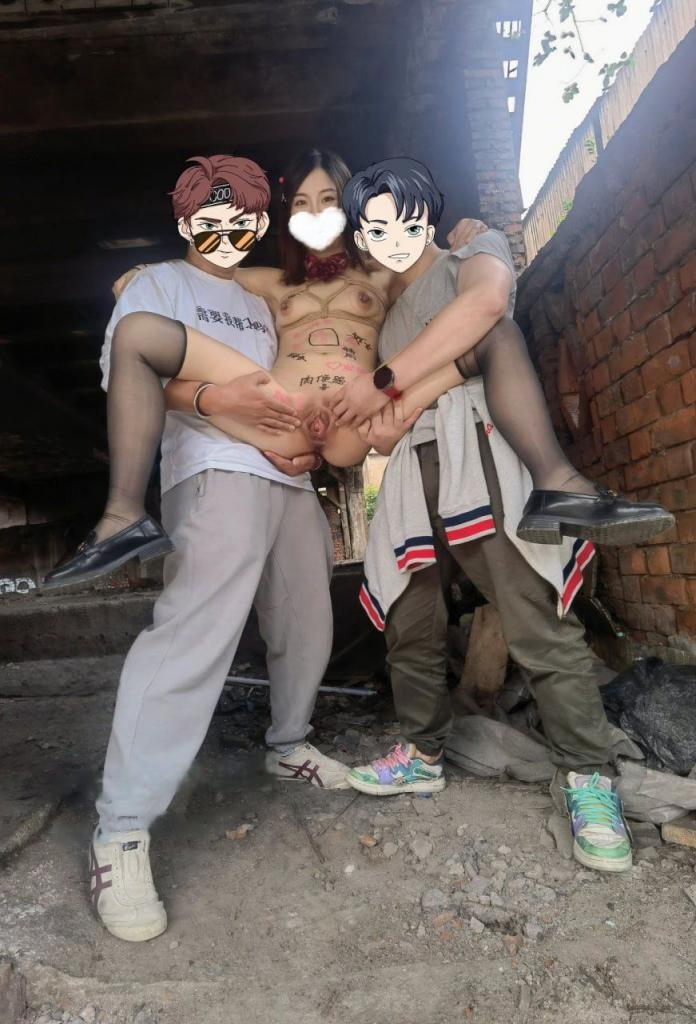 喜欢人前露出的人妻