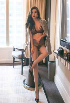 艾静香优雅气质与生俱来  性感女人味一眼沉沦