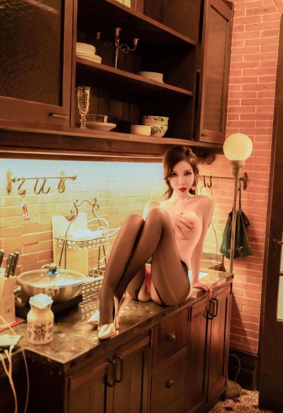 陈怡曼开档黑丝写真[24P]