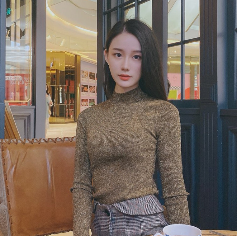 张贺玉翘臀杨柳腰风情写真