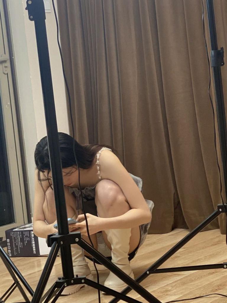 美女走光[90P]