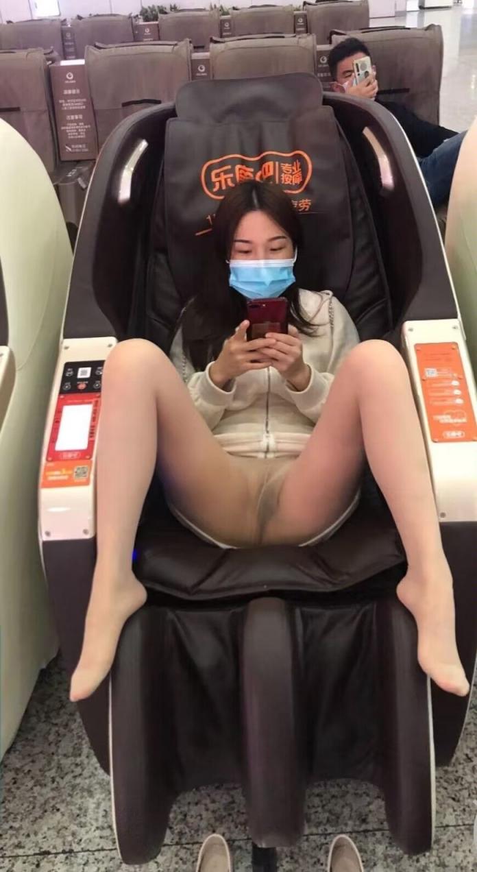 美女走光[90P]