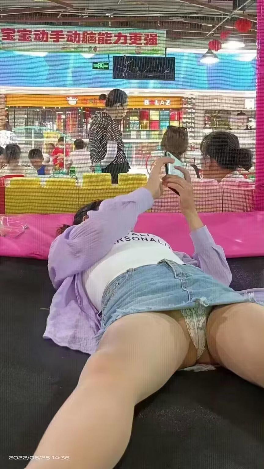 美女走光[90P]