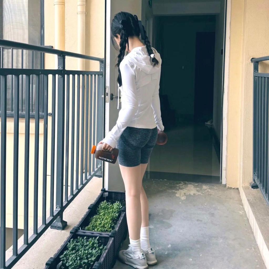 [小母狗] 眉似远山含黛，眼若秋水横波 [100P]
