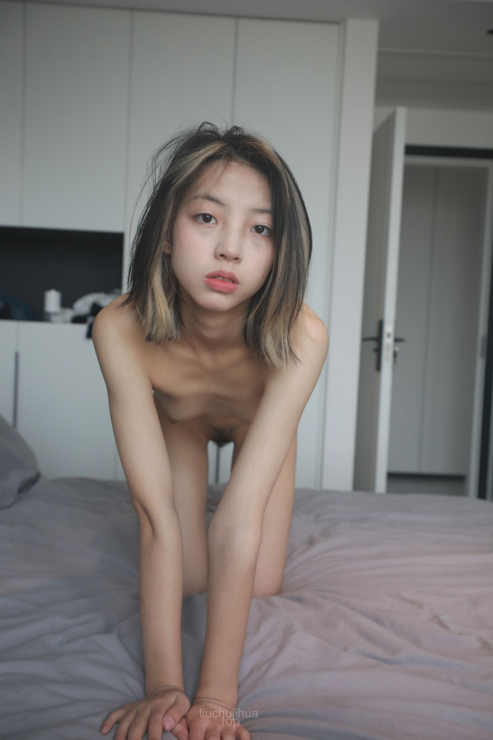 诱人排骨妹子