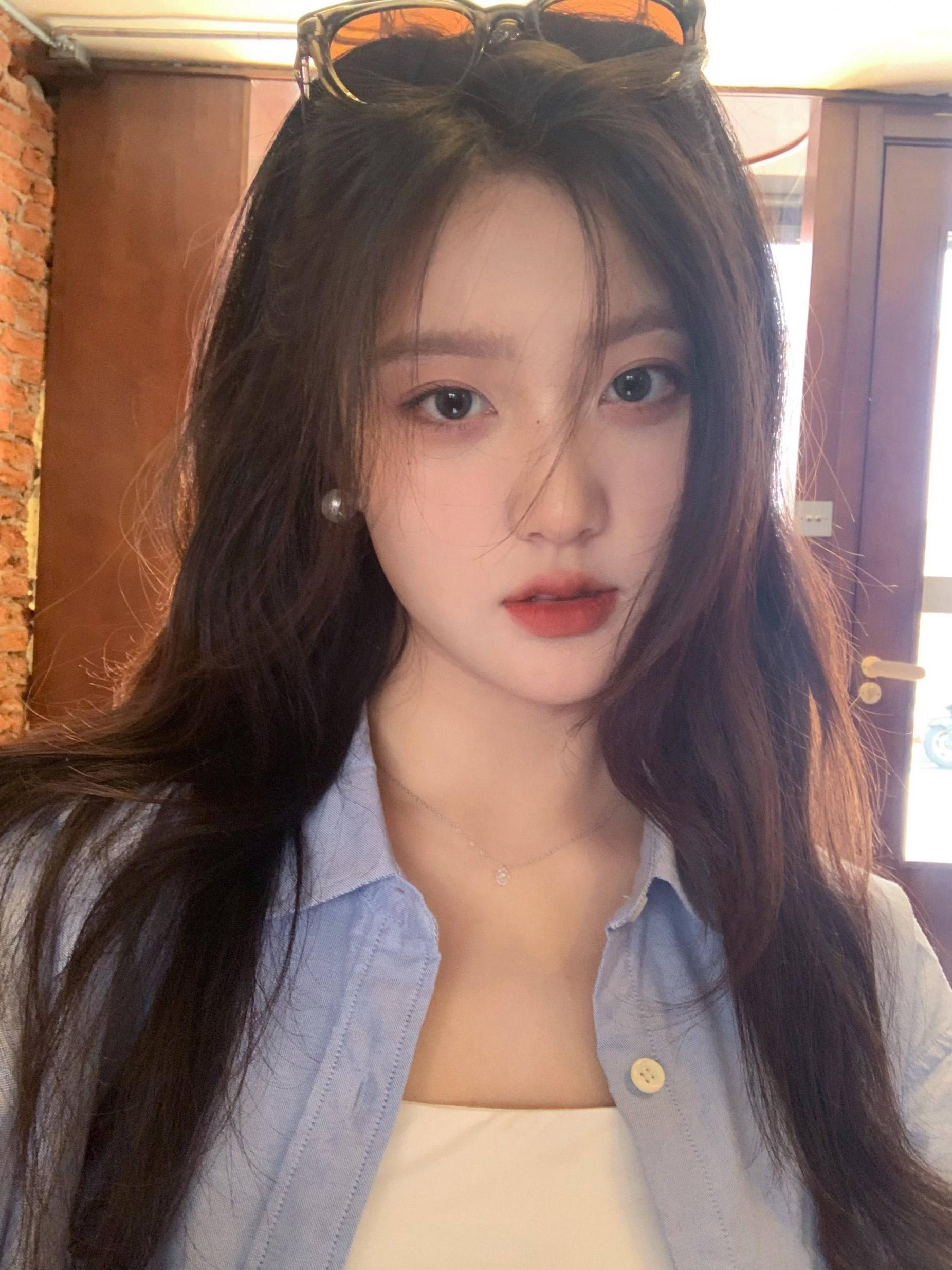 发点漂亮的小姐姐  越看越美