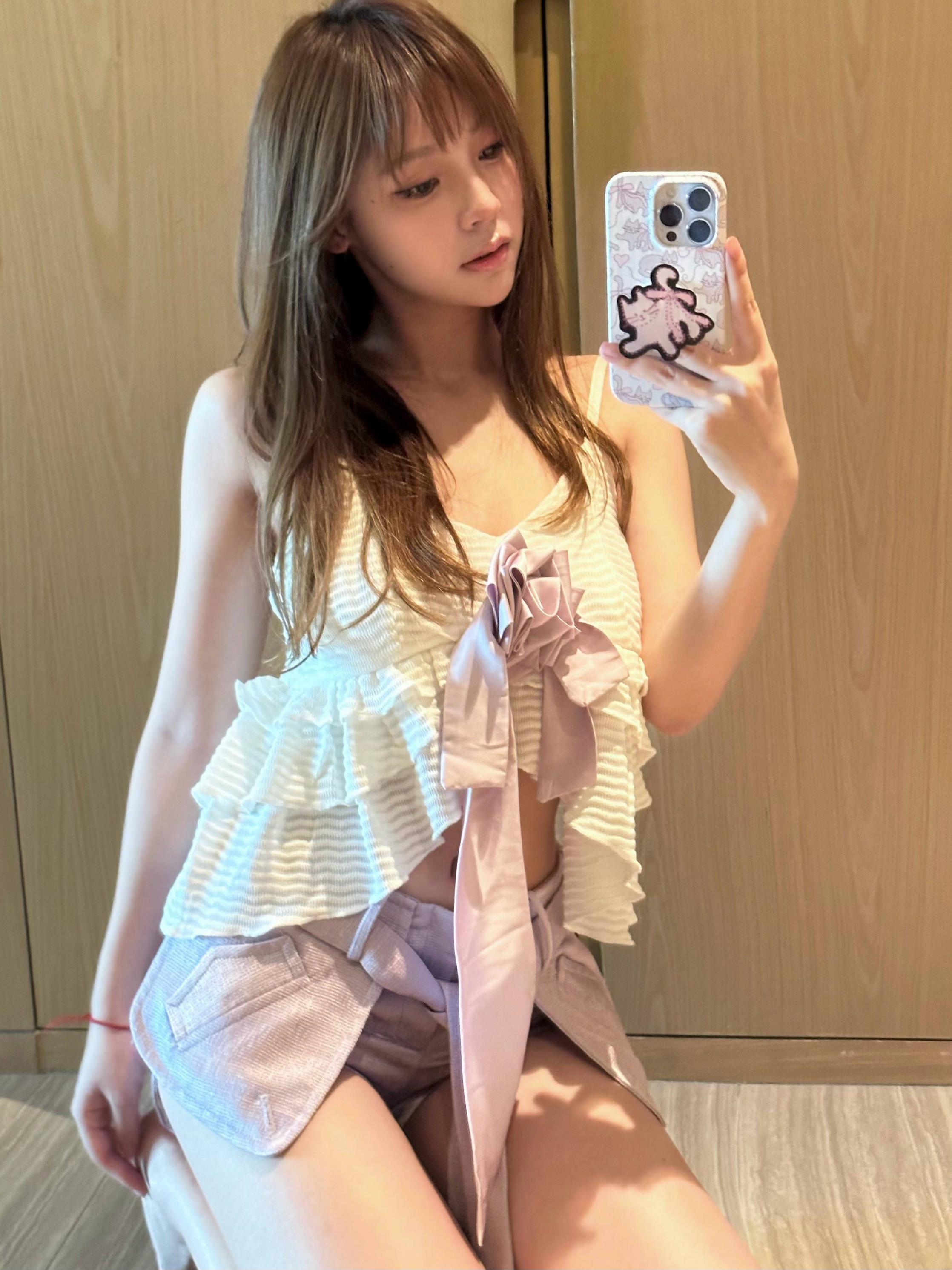 发点漂亮的小姐姐  越看越美
