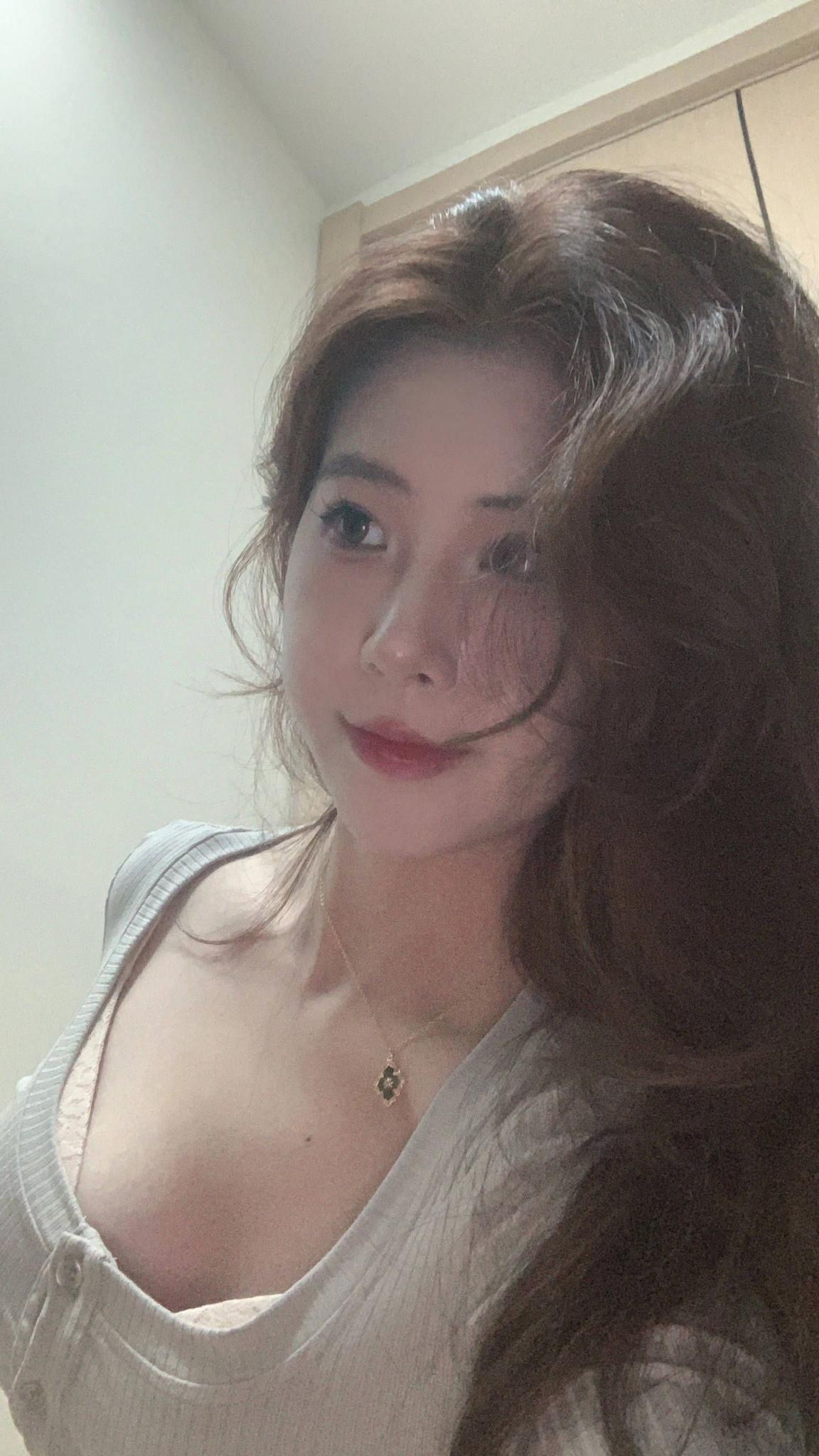 发点漂亮的小姐姐  越看越美