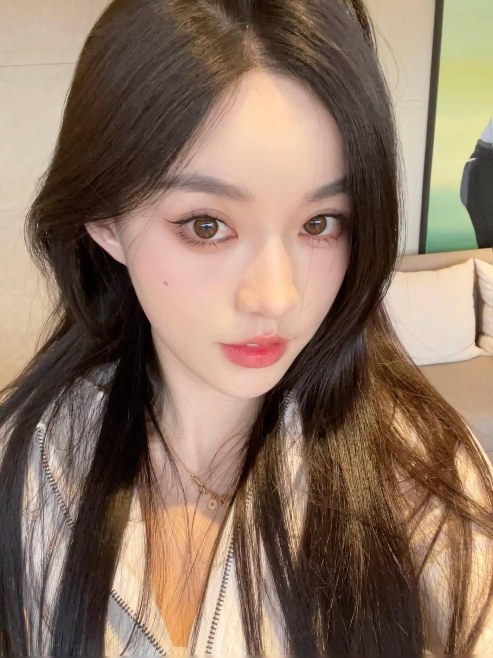 发点漂亮的小姐姐  越看越美