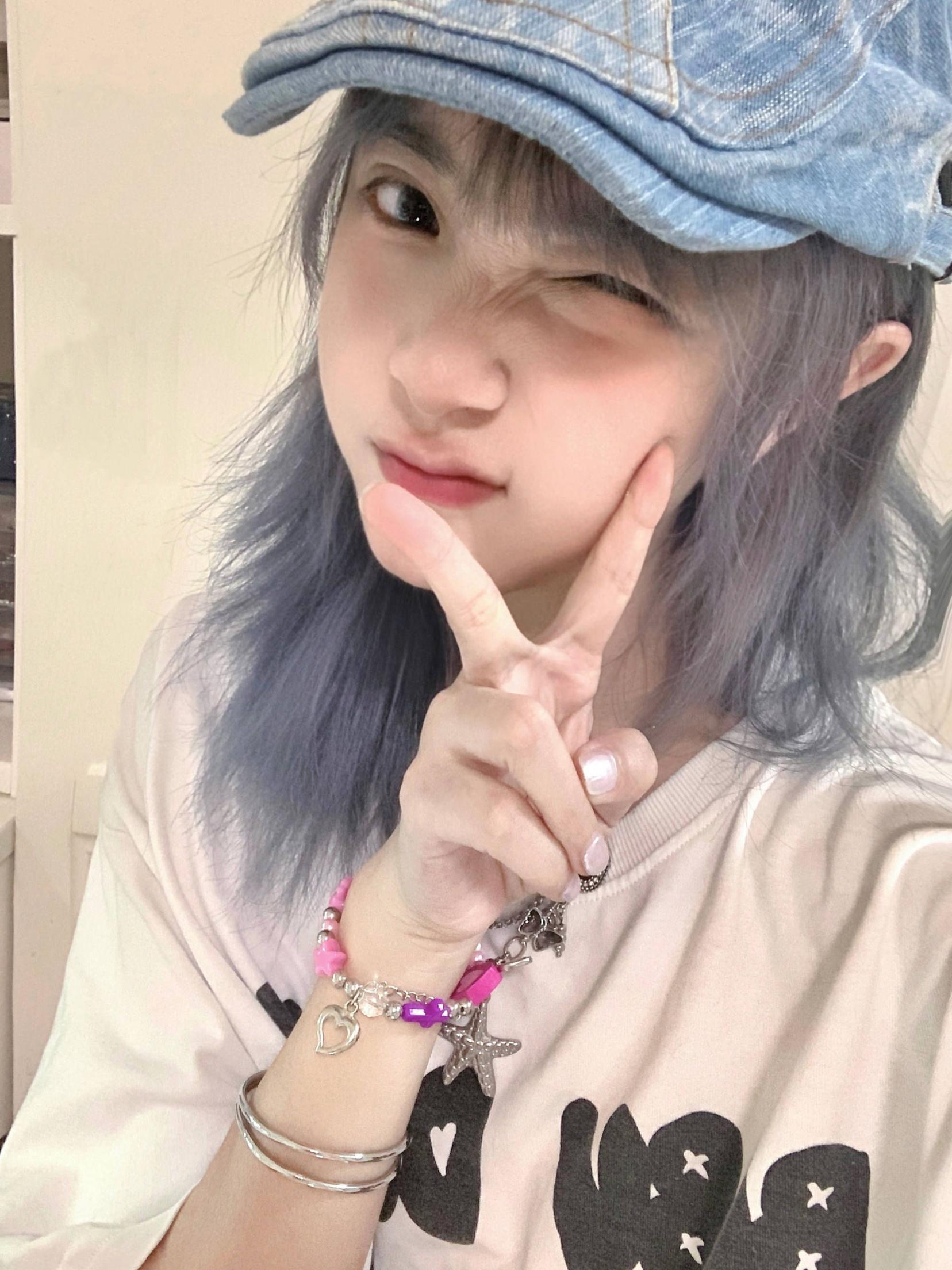 发点漂亮的小姐姐  越看越美