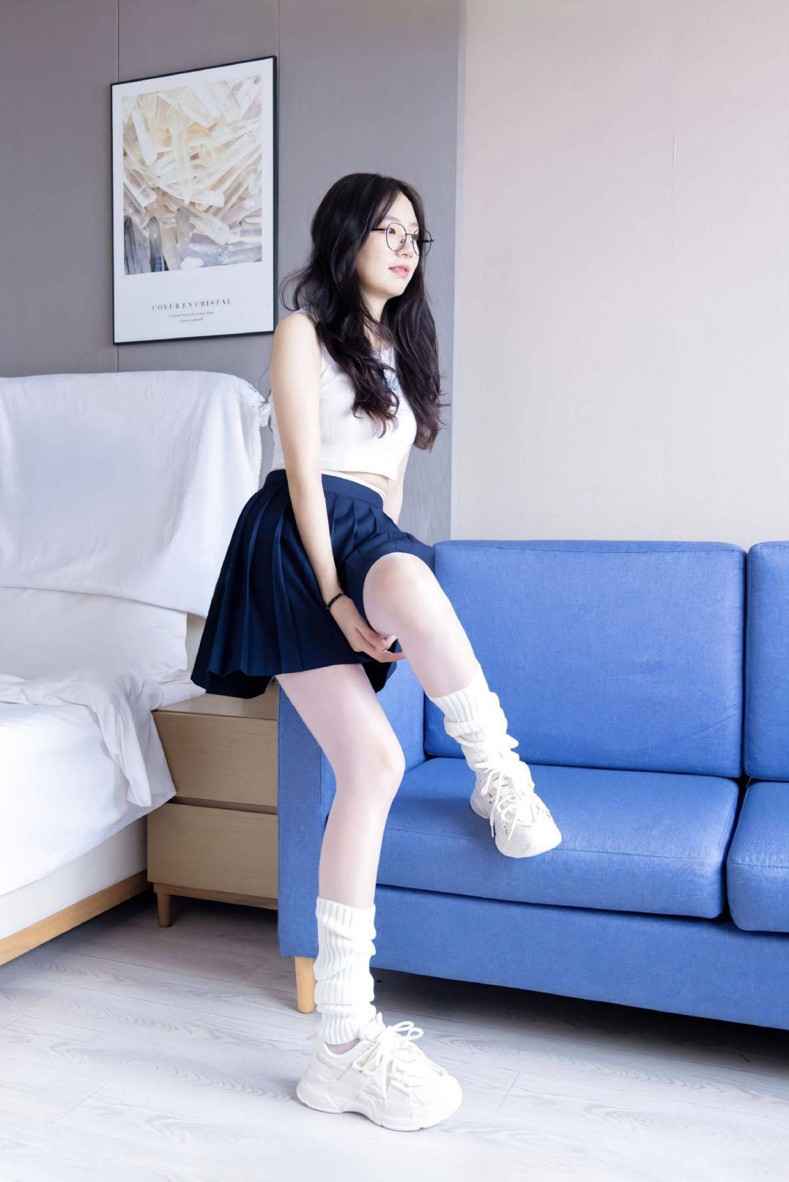 发点漂亮的小姐姐  越看越美