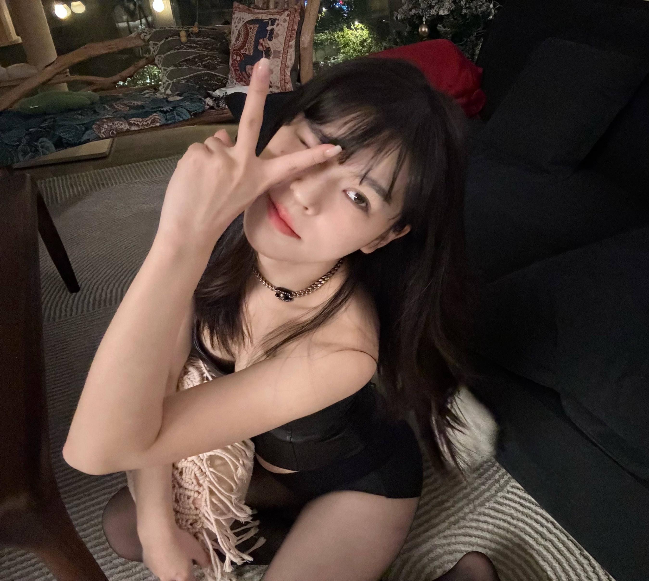 发点漂亮的小姐姐  越看越美
