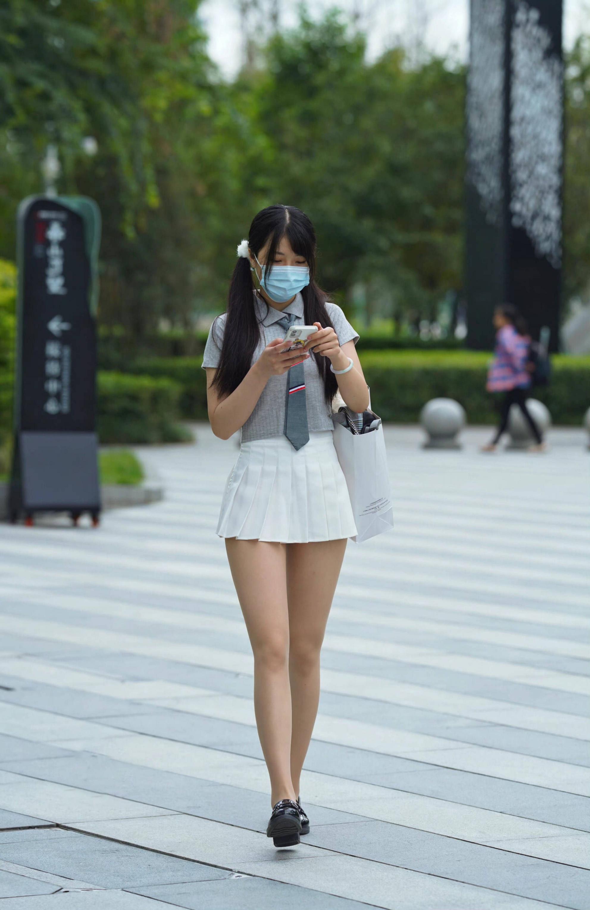 妹子真开放  一般男人可能驾驭不了