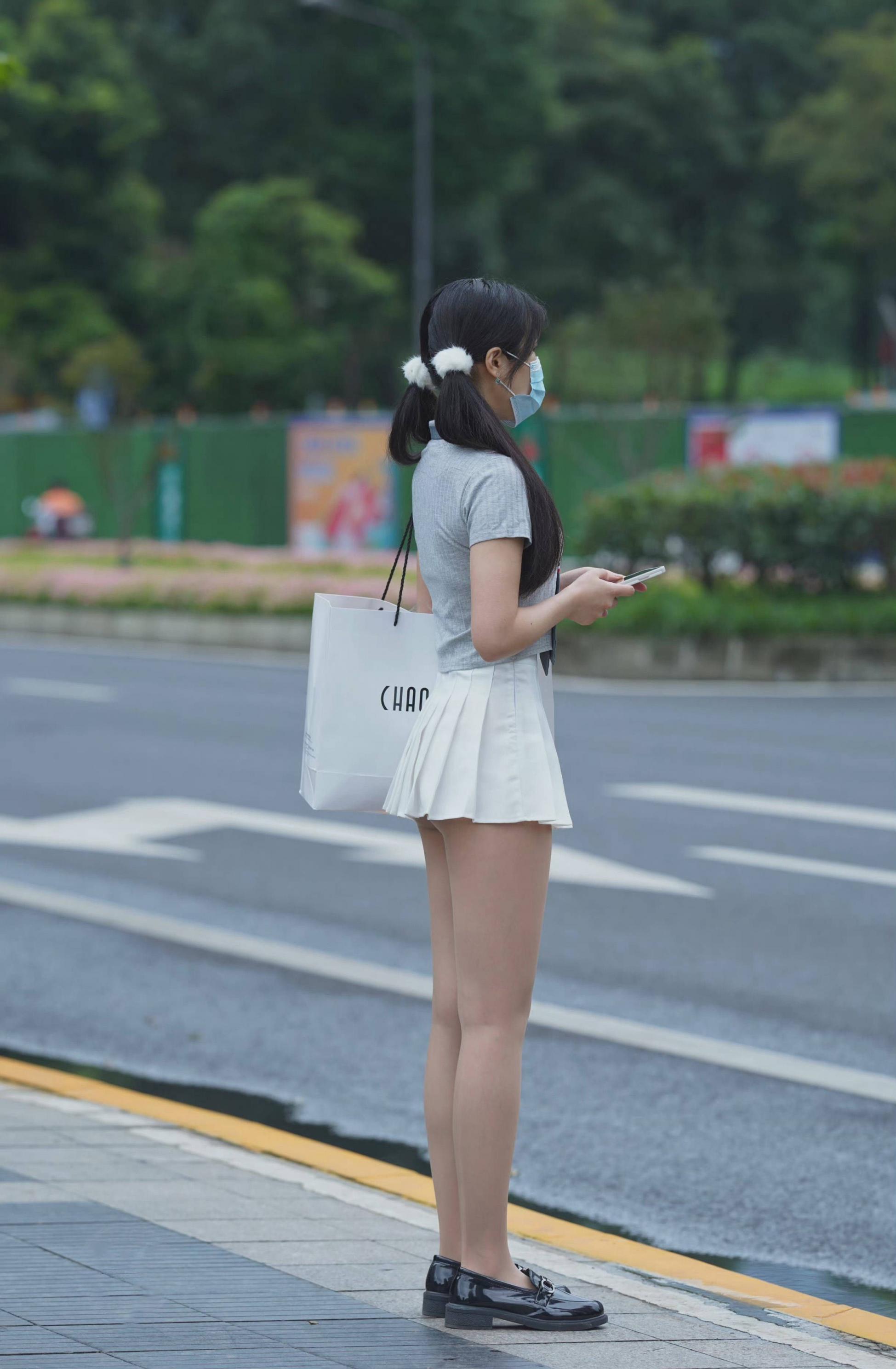 妹子真开放  一般男人可能驾驭不了