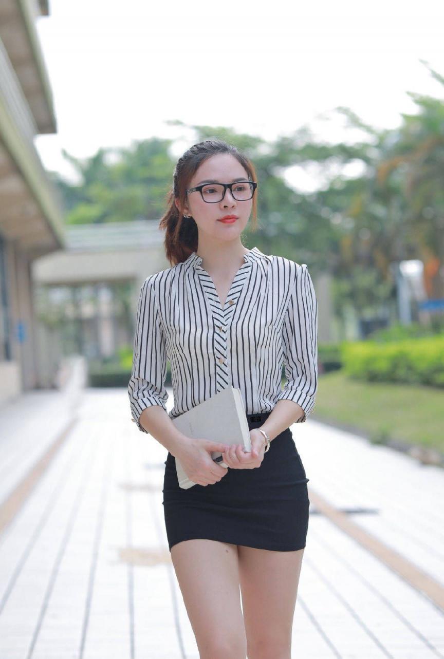 妹子真开放  一般男人可能驾驭不了