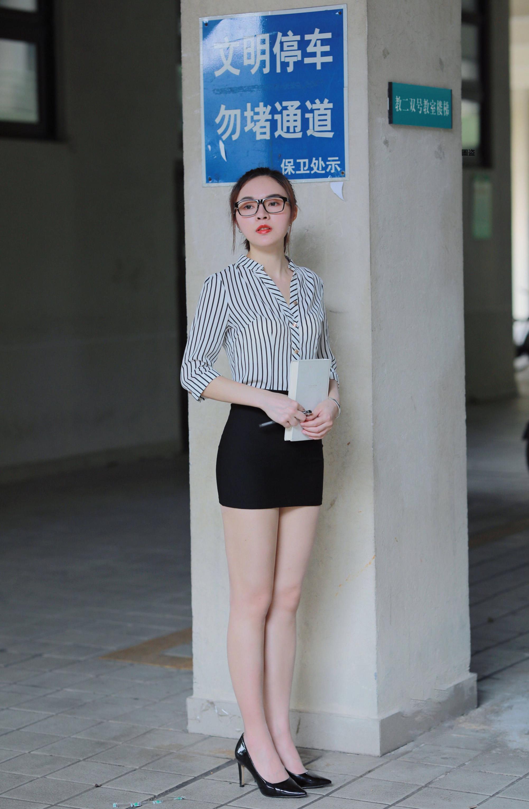 妹子真开放  一般男人可能驾驭不了