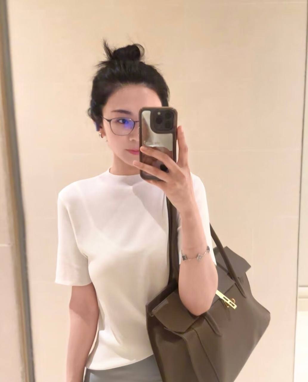 醉美是少妇的翘臀和酥胸