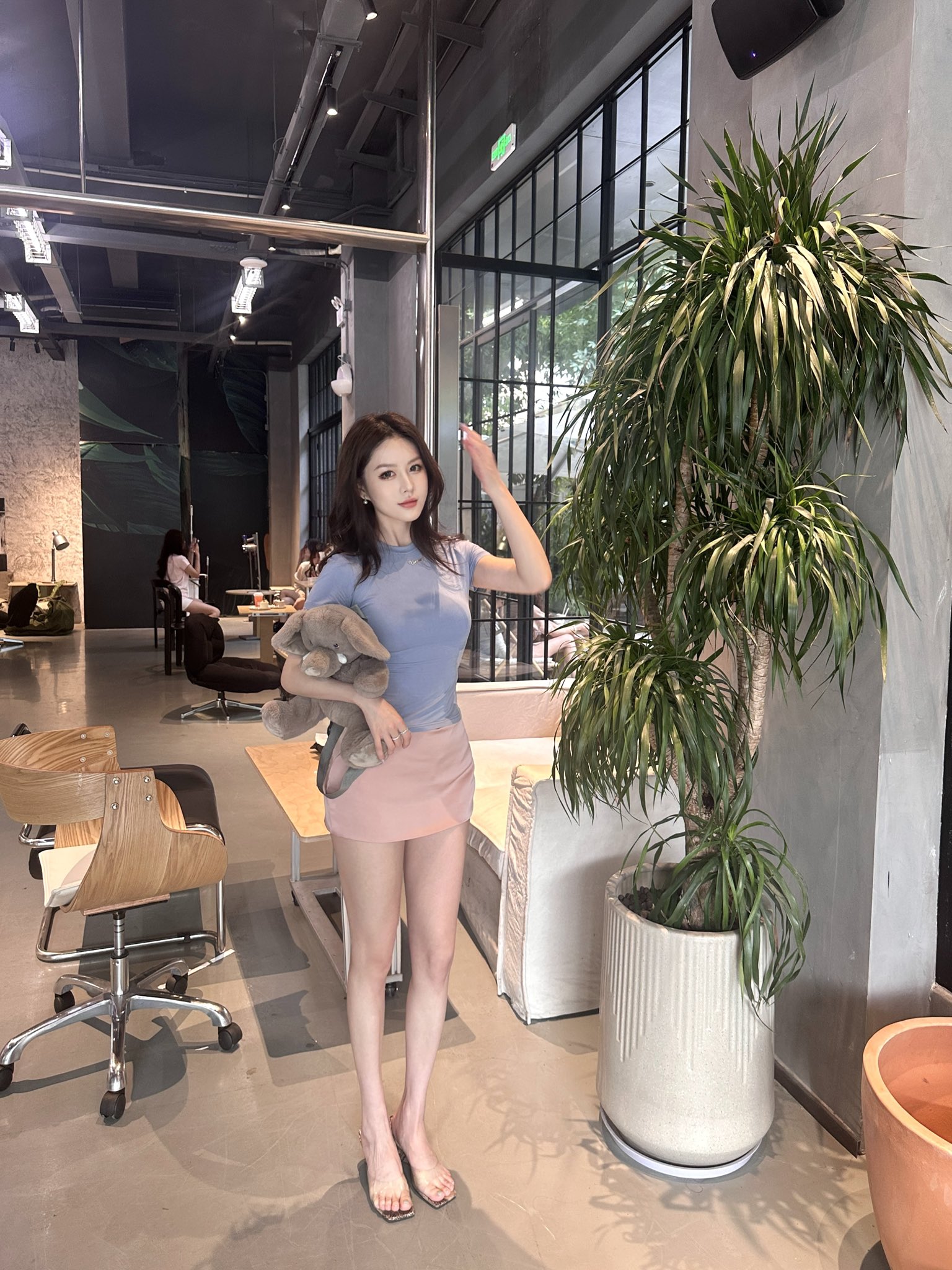 醉美是少妇的翘臀和酥胸