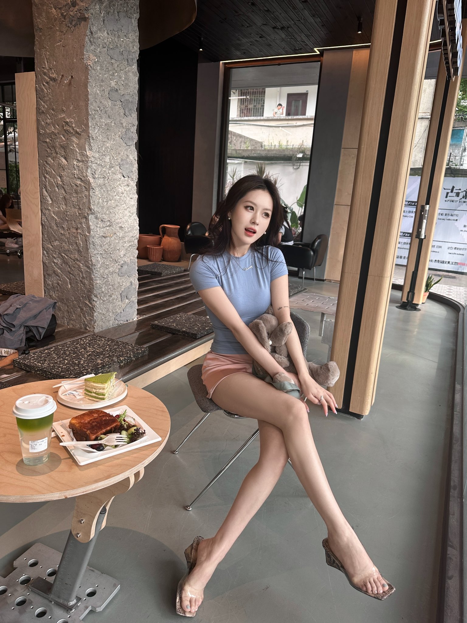 醉美是少妇的翘臀和酥胸