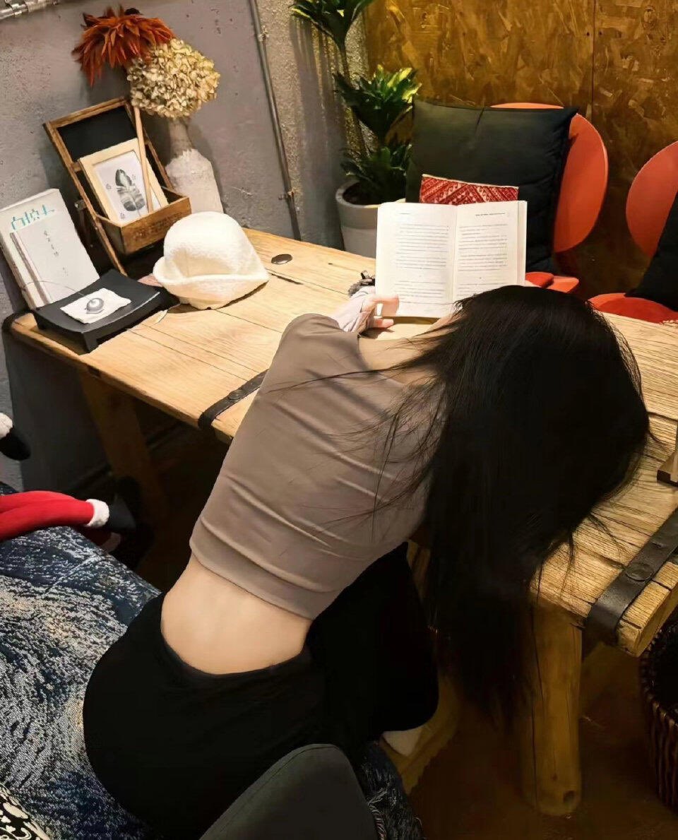 醉美是少妇的翘臀和酥胸