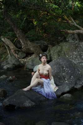 好想来场野战啊 妹子太白嫩了