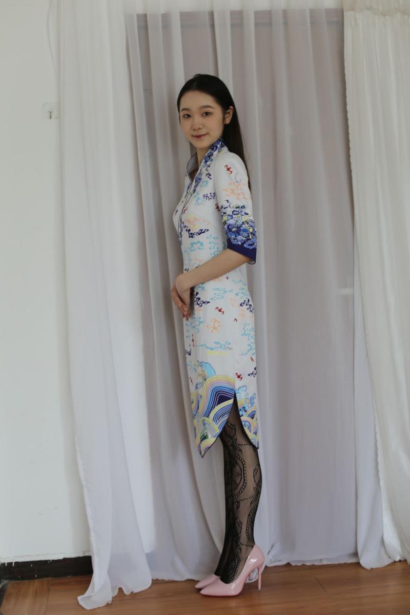 超极品美腿加白嫩奶子