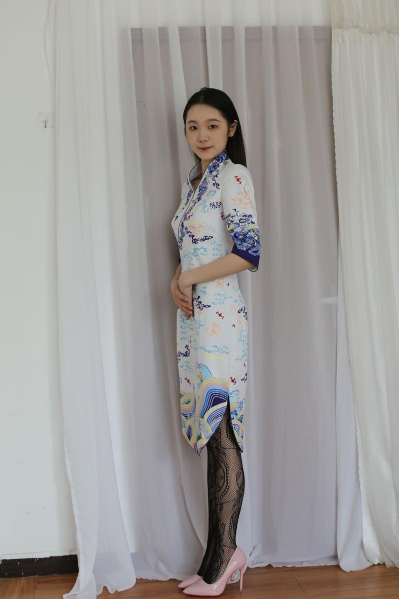 超极品美腿加白嫩奶子