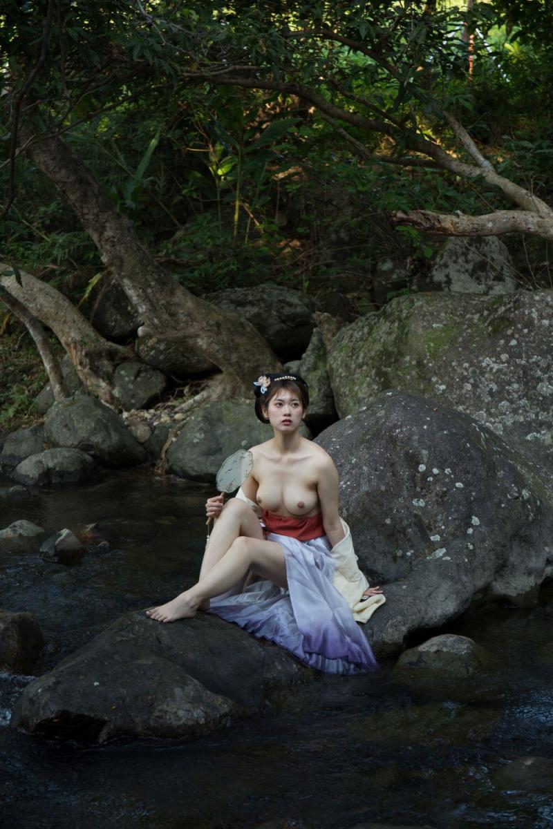 好想来场野战啊 妹子太白嫩了