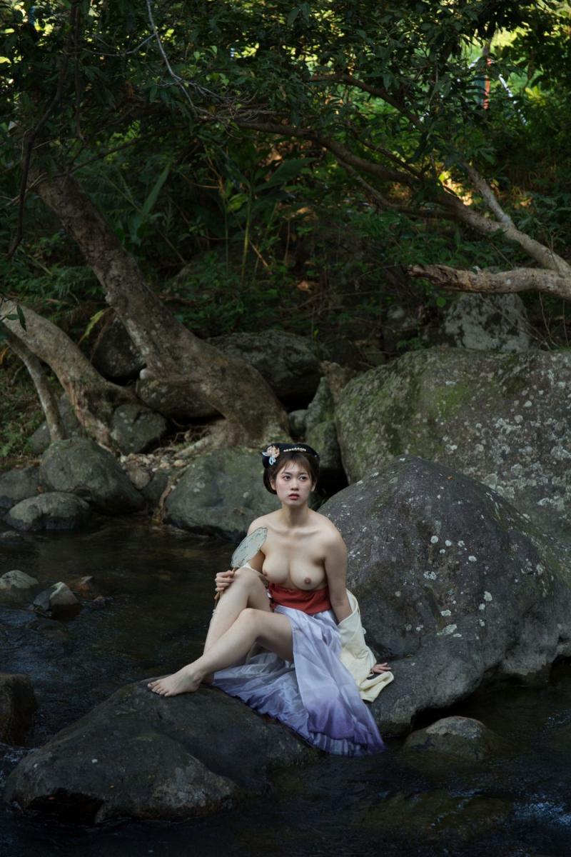 好想来场野战啊 妹子太白嫩了