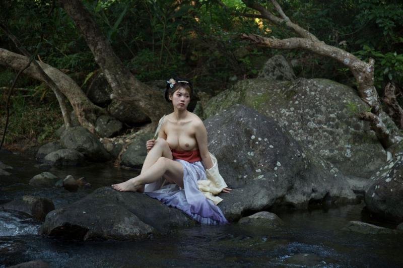 好想来场野战啊 妹子太白嫩了